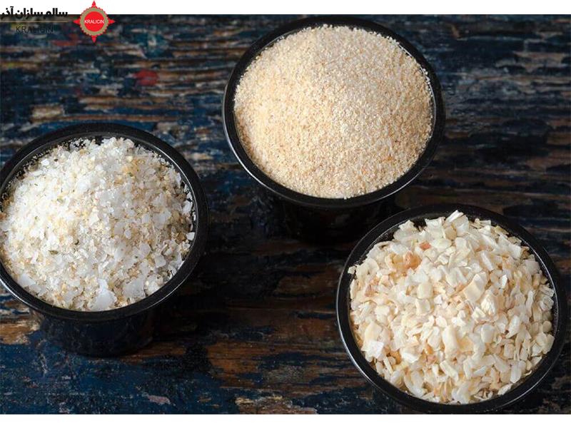 پودر پیاز، پودری است که از پخت و خشک کردن پیاز به دست می‌آید. این پودر در آشپزی به عنوان یک ادویه محبوب برای افزودن طعم و عطر به غذاها استفاده می‌شود.  پودر پیاز از خواص مختلفی برای سلامتی برخوردار است. به عنوان مثال، مصرف پودر پیاز می‌تواند به کاهش التهاب‌های بدن و افزایش سیستم ایمنی کمک کند. همچنین، مصرف پودر پیاز به دلیل حاوی مواد ضد اکسیدان، می‌تواند به پیشگیری از بیماری‌های قلبی، مبارزه با سرطان و حفظ سلامتی پوست کمک کند.