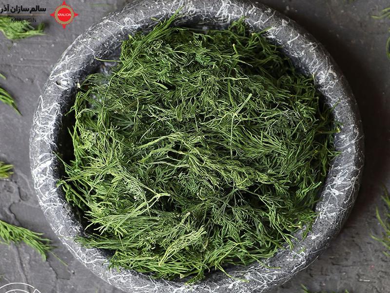 شوید خشک (شوید خشک شده) یک نوع ادویه است که از برگ‌های شوید تهیه می‌شود. شوید خشک عطر و طعم متمایزی دارد و در غذاهای مختلف به عنوان ادویه و طعم‌دهنده استفاده می‌شود. برخی از استفاده‌های متداول شوید خشک عبارتند از: