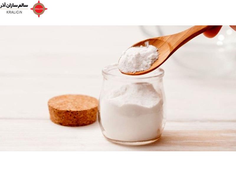 جوش شیرین کیسه‌ای یا جوش سیستیک به نام دیگر، یک نوع عارضه پوستی است که بیشتر در نواحی چهره، گردن، شانه‌ها و پشت بدن به‌ویژه در مردان جوان مشاهده می‌شود. این جوش‌ها به صورت گروهی و به شکل توده‌ای در پوست ظاهر می‌شوند و معمولاً با قرمزی و التهاب همراه هستند.  علل ایجاد جوش شیرین کیسه‌ای می‌تواند شامل موارد زیر باشد: