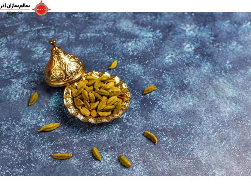 هل یک ادویه معروف است که از دانه‌های یک گیاه به همین نام استخراج می‌شود. این گیاه از خانواده زنجبیلیان و جزو گیاهان داغدار است. هل در کشورهای آسیای جنوبی، خاورمیانه و شبه جزیره هند استعمال می‌شود و به عنوان یکی از مهمترین ادویه‌های پخت و پز در این مناطق شناخته می‌شود.  دانه هل دارای طعم و بوی خوبی است و به عنوان یک ادویه در انواع غذاها و شیرینی‌ها استفاده می‌شود. همچنین، هل به عنوان دارو در برخی بیماری‌ها نیز مفید است.