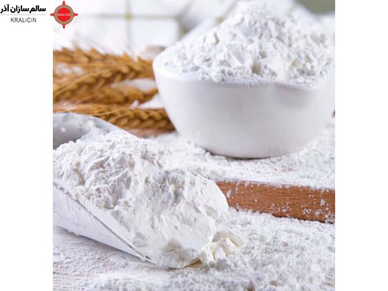 نشاسته یک پلی‌ساکارید (Polysaccharide) است که از تعداد زیادی گلوکز با پیوندهای آلفا و بتا به دست می‌آید. این ترکیب بطور طبیعی در بسیاری از محصولات غذایی، مانند برنج، گندم، سیب‌زمینی، ذرت و غیره وجود دارد. در صنعت غذایی، نشاسته به عنوان یکی از مهمترین عوامل افزایش دهنده ضخامت و کرمی شدن غذاها استفاده می‌شود. همچنین، در صنایع دارویی، پوشش دهنده دارو و سایر موارد مصرف دارد.