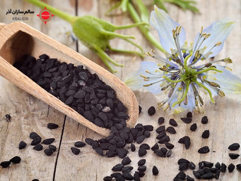 سیاه دانه یا نیگلا ساتیوم (به انگلیسی: Nigella Sativa)، گیاهی است که برگهایش به صورت نواری و کوچک هستند و به طول ۲۰ میلی‌متر می‌رسند. میوه‌ای کروی یا بیضی‌شکل با طول تا ۵ میلی‌متر دارد که در داخل آن دانه‌هایی به رنگ سیاه وجود دارد.