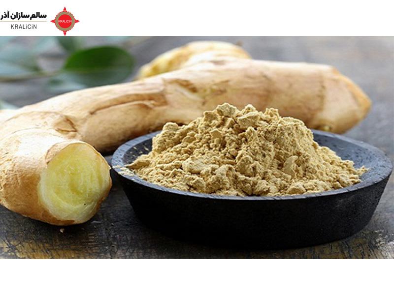پودر زنجبیل از ریشه زنجبیل خشک شده تهیه می‌شود و به عنوان یک ادویه در بسیاری از غذاها و نوشیدنی‌ها مورد استفاده قرار می‌گیرد. اما اگر می‌خواهید پودر زنجبیل را به صورت تنها بخورید، می‌توانید به روش‌های زیر عمل کنید: