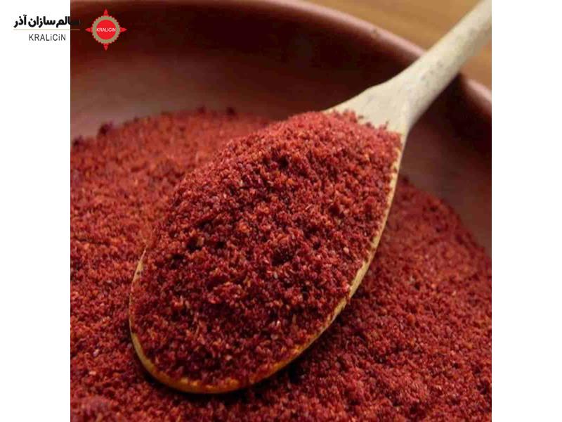 سماق یک ادویه محبوب و پرکاربرد در آشپزی ایرانی است و در بازار مختلفی در ایران قابل تهیه است. به عنوان یک مدل بهترین سماق را مشخص کردن بسیار سخت است، زیرا این بستگی دارد به عواملی مانند نوع سماق، خشک شدن صحیح آن، تازگی و کیفیت آن.  با این حال، برخی از مناطق ایران به عنوان معروف‌ترین منابع سماق شناخته می‌شوند. برخی از این مناطق عبارتند از: